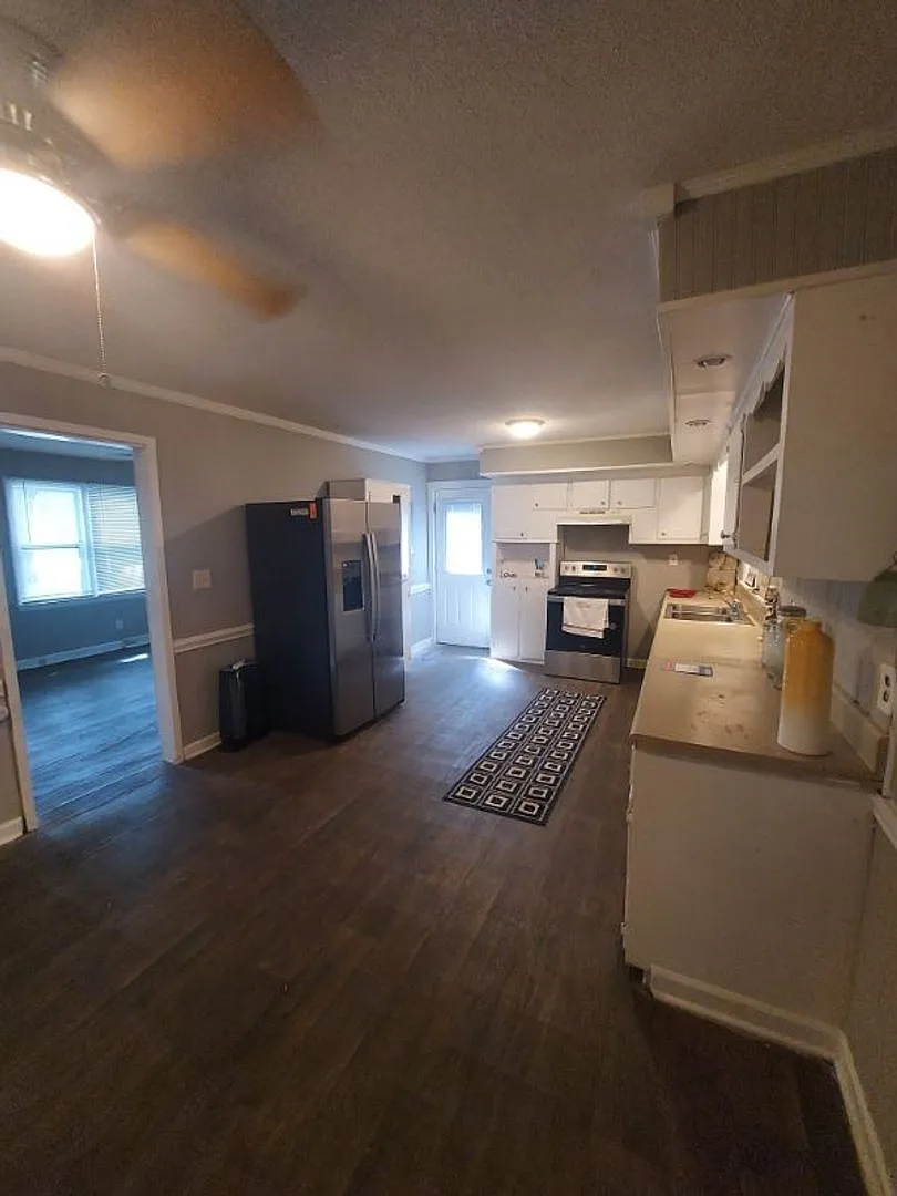 4 Bed / 2 bath! Large yard w/ carport & central HVAC! — Photo 1