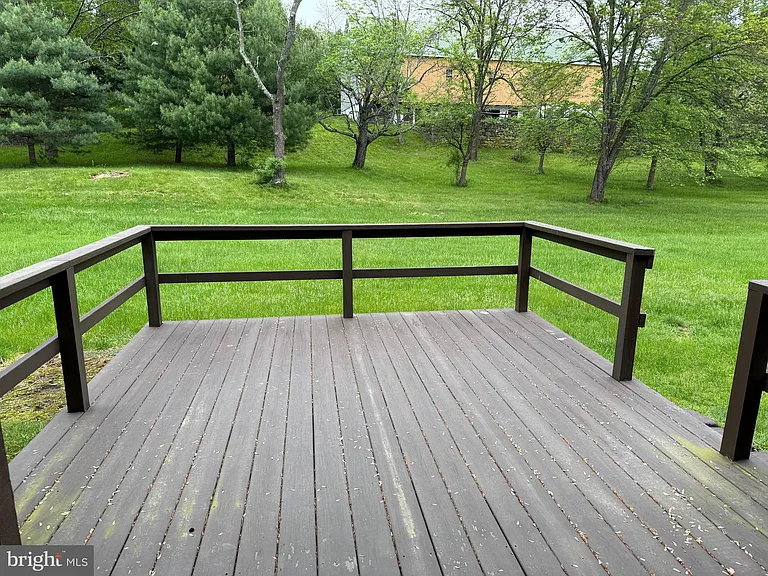 204 Village Rd — Photo 16