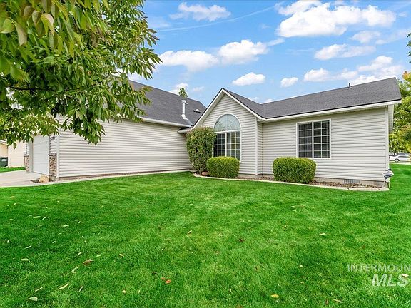 4th image of 2784 N Updale Ave