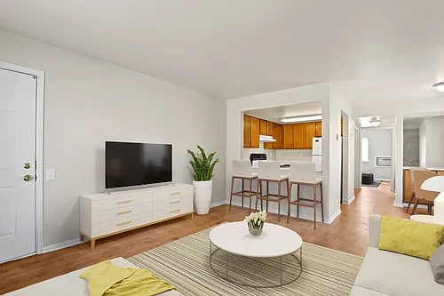 2101 Franklin Photo 1
