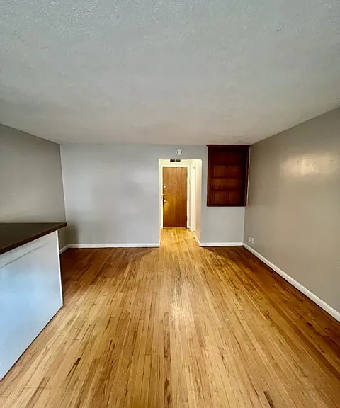 Corona Manor Apartments — Photo 8