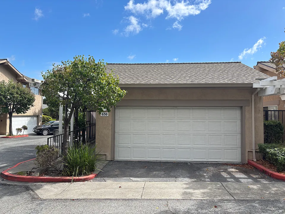 650 S Eliseo Dr