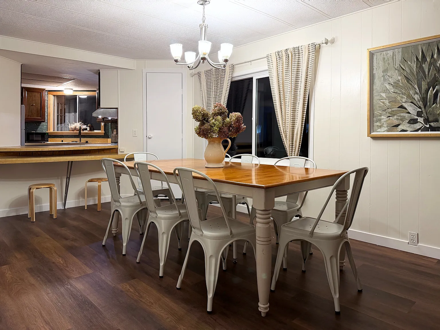 3 bed, 1400 sqft, $2,700 — Photo 1