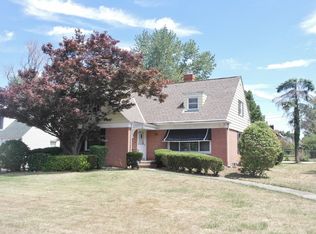 1403 Richmond Rd, Lyndhurst, OH 44124