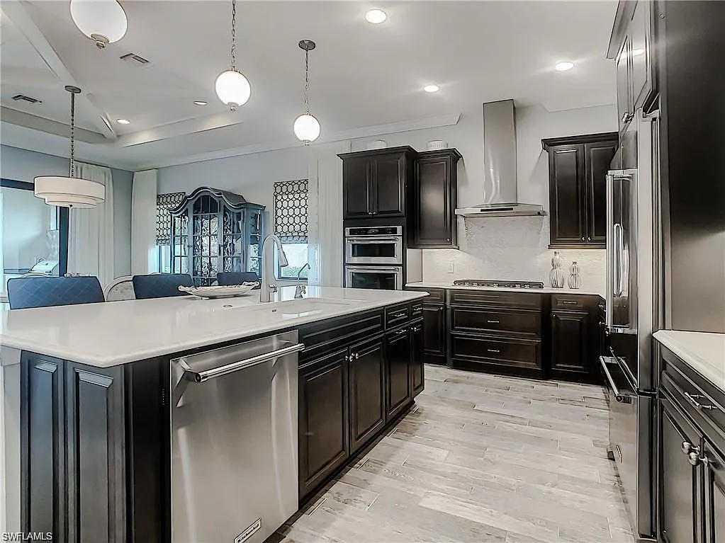 3 bed, 4.5 bath, 2785 sqft, $14,500 — Photo 2