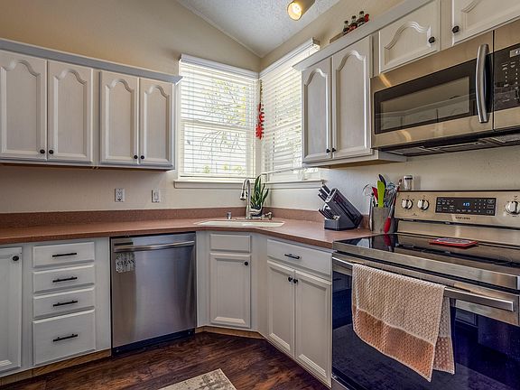 4th image of 5128 Gaviota NW