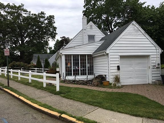2nd image of 390 Bloomfield Ave