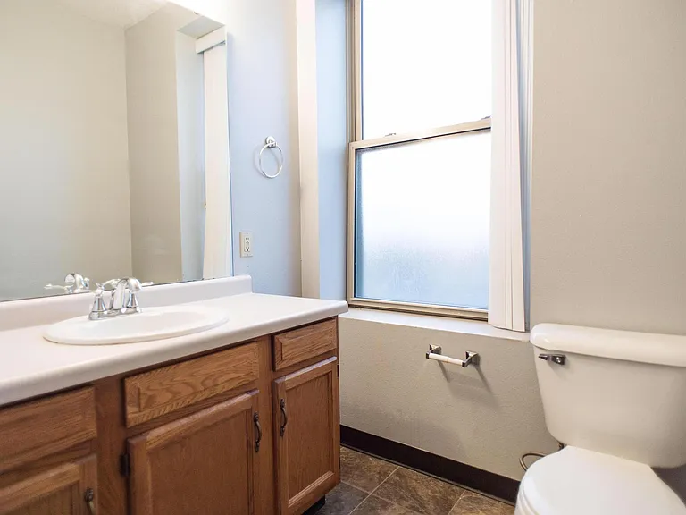 411 Broadway N #304 — Photo 16