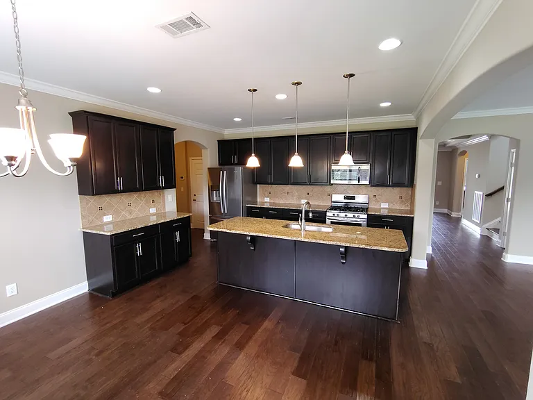 5001 Laughing Brook Ln — Photo 4