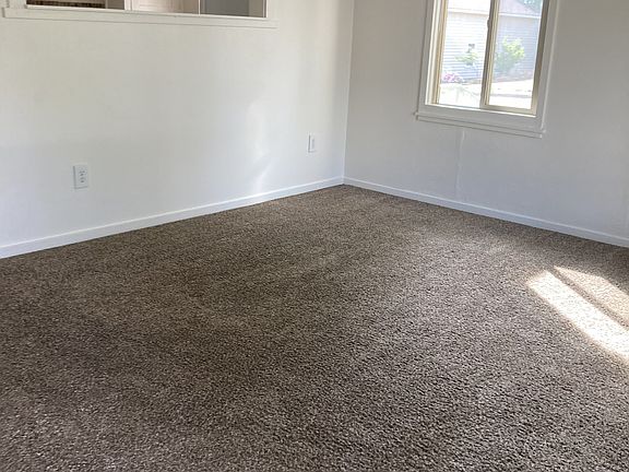 2nd image of 206 Diggles St