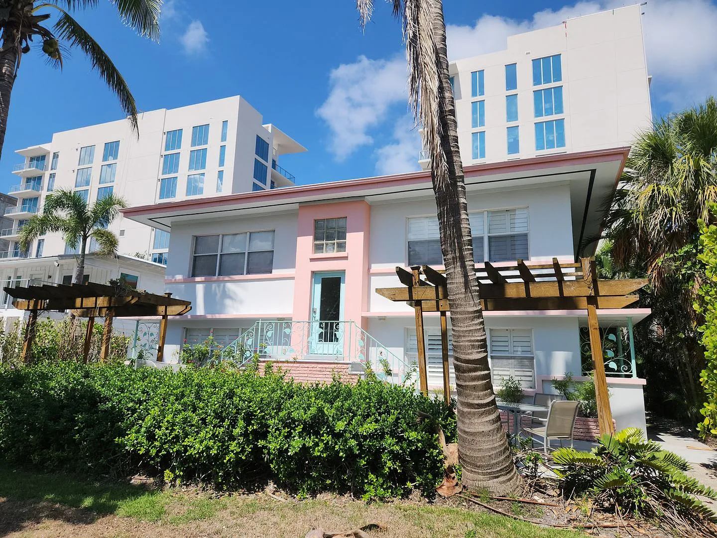 565 Golden Gate Point Unit 1, Sarasota, FL 34236 — Photo 2