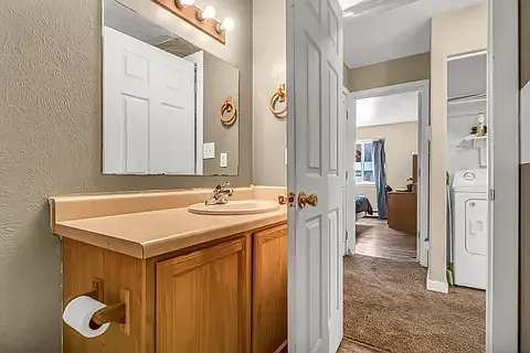 389 Sunnyside Cir — Photo 2