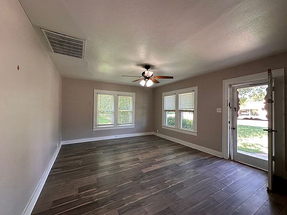 3rd image of 2403 Austin Ave