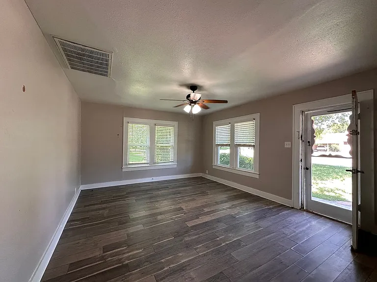 2403 Austin Ave — Photo 3