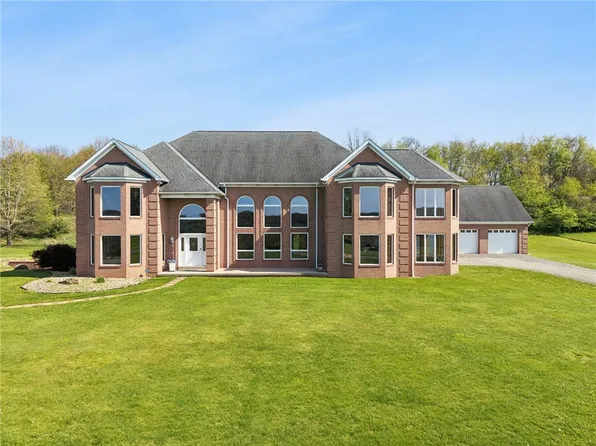 377 Orange Ln, Latrobe, PA 15650