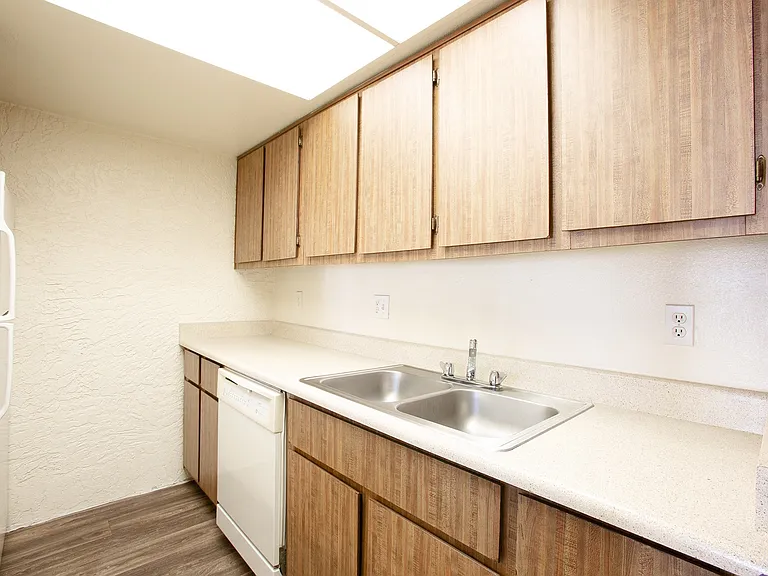 Townhomes on the Park Apartment Homes — Photo 13
