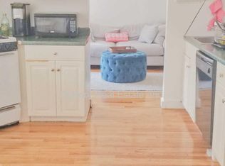 304 Hanover St #2R, Boston, MA 02113