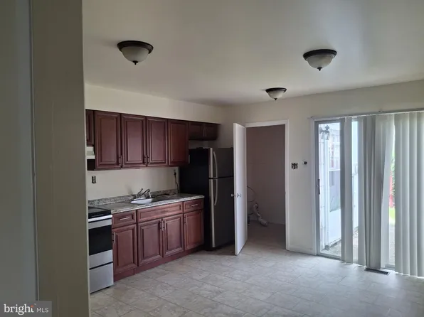3 Pine St, Willingboro, NJ 08046