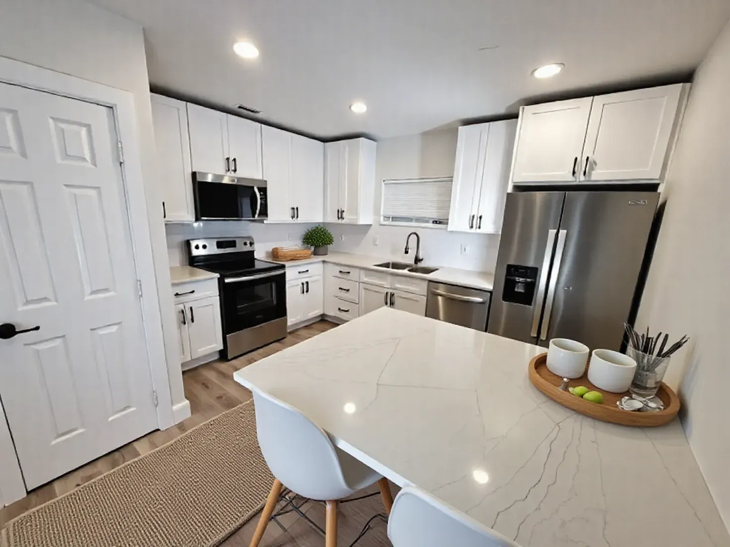 2 bed, 1100 sqft, $2,099 — Photo 2