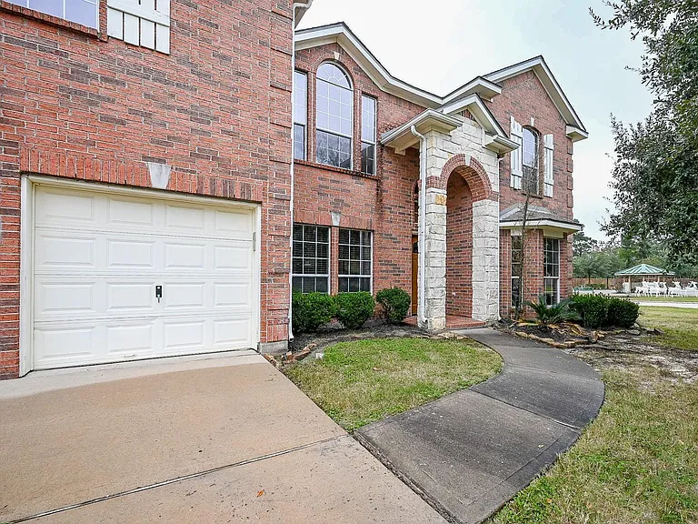 8135 Cove Timbers Ln — Photo 2