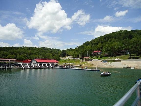 3rd image of 7 Park Dr