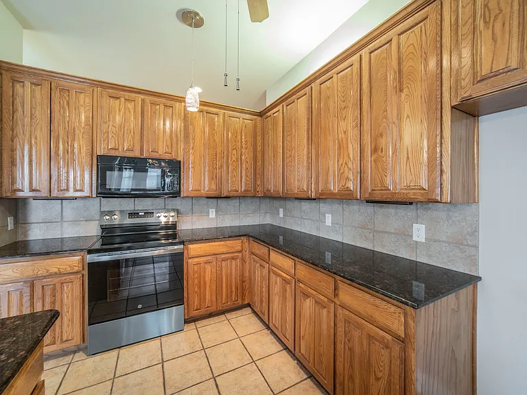 8249 Fall Crest Dr — Photo 10