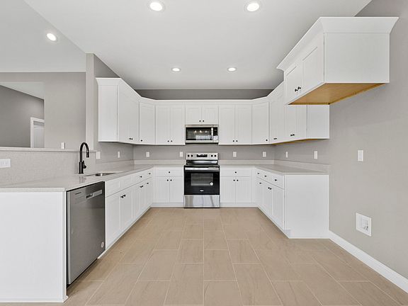 3rd image of 451 White Dogwood Dr
