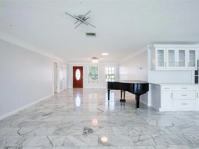 551 Crystal Dr — Photo 29