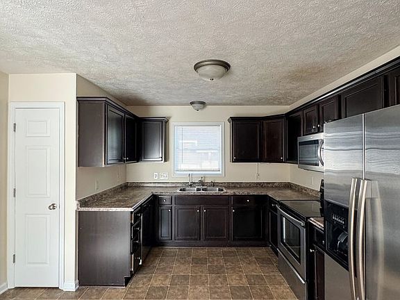 3rd image of 3560 Hastings Dr