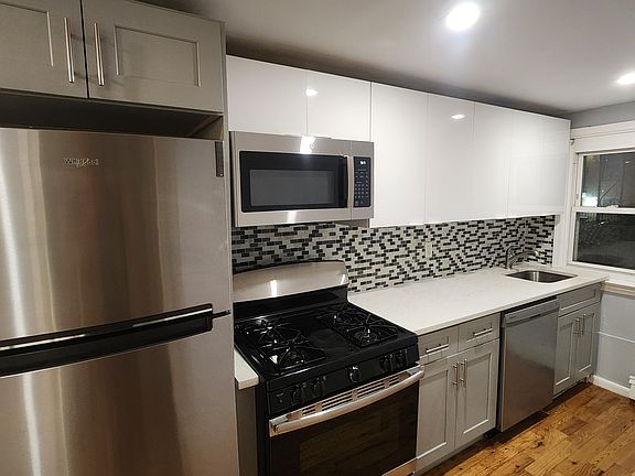 4th image of 147 Van Horne St #1