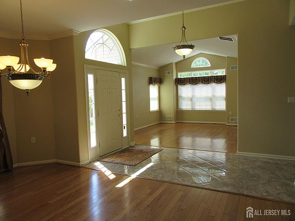5th image of 129 Valencia Dr