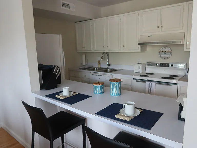 305 Swans Wharf Row — Photo 10
