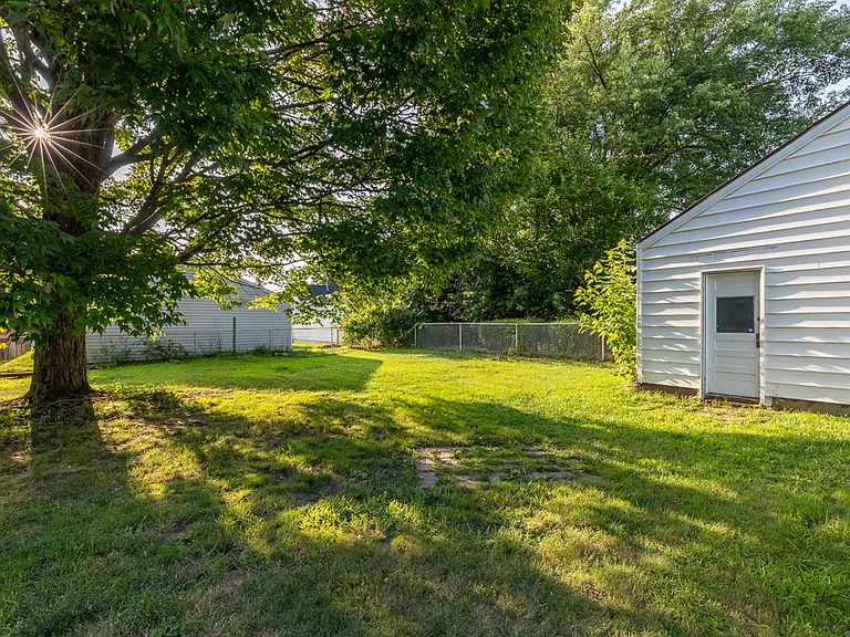 2635 Ellis Ave NE — Photo 18