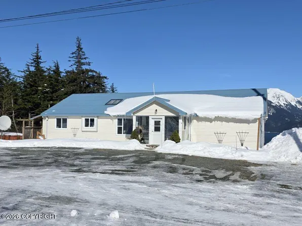 1108 Young Rd, Haines, AK 99827
