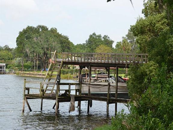 Dock