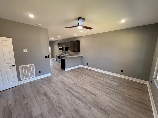3 bed, 2.5 bath, 1489 sqft, $1,950 — Photo 2