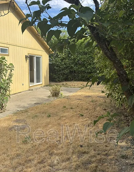 1951 SW Betty Ln — Photo 32