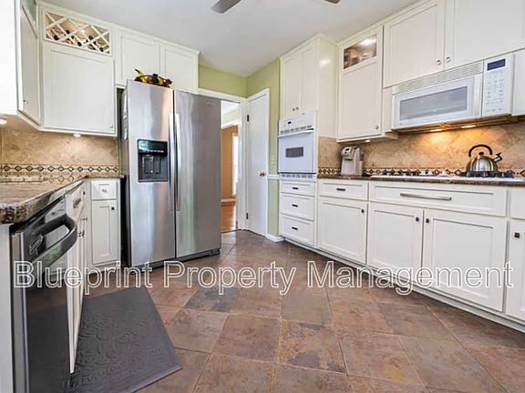 5th image of 605 Dunmore Cir