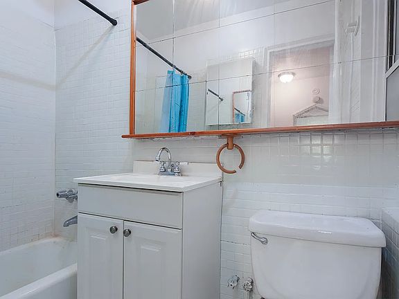 5th image of 224 E 95th St APT 4C