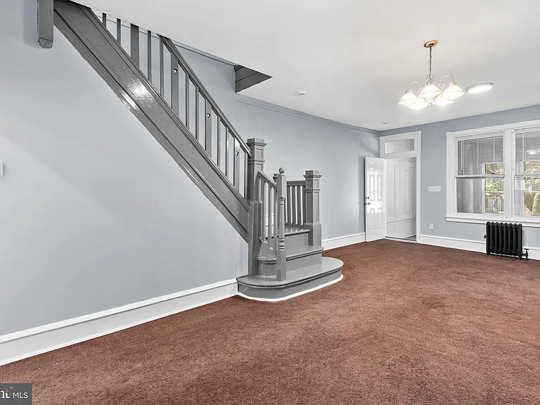 950 E Russell St — Photo 6
