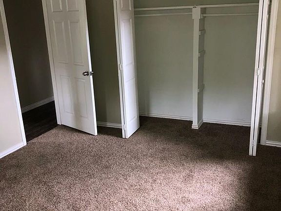 3rd image of 2933 Bay Oaks Dr
