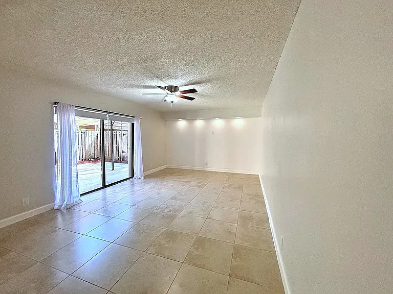 768 NW 99th Cir — Photo 11