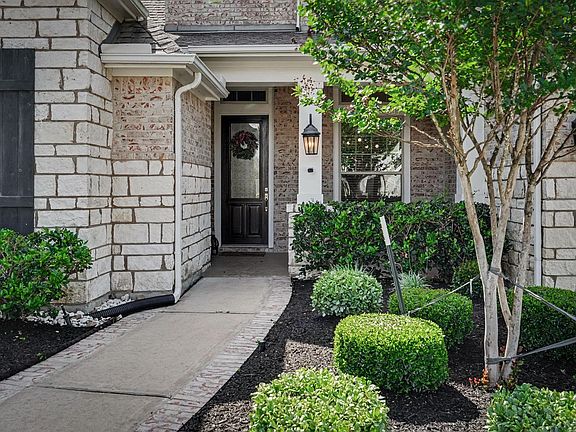 3rd image of 16211 Cedar Lake View Court