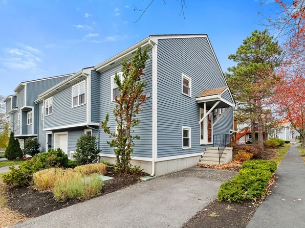 2 Fletcher Way #34D, Salem, MA 01970