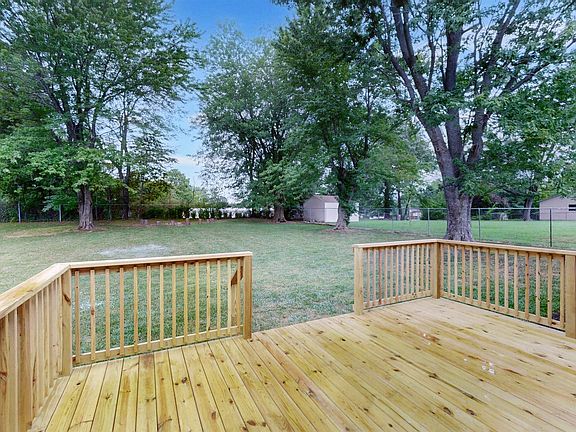 3rd image of 185 Fairview Dr