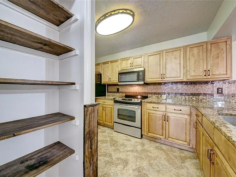 646 Kenwick Cir — Photo 6