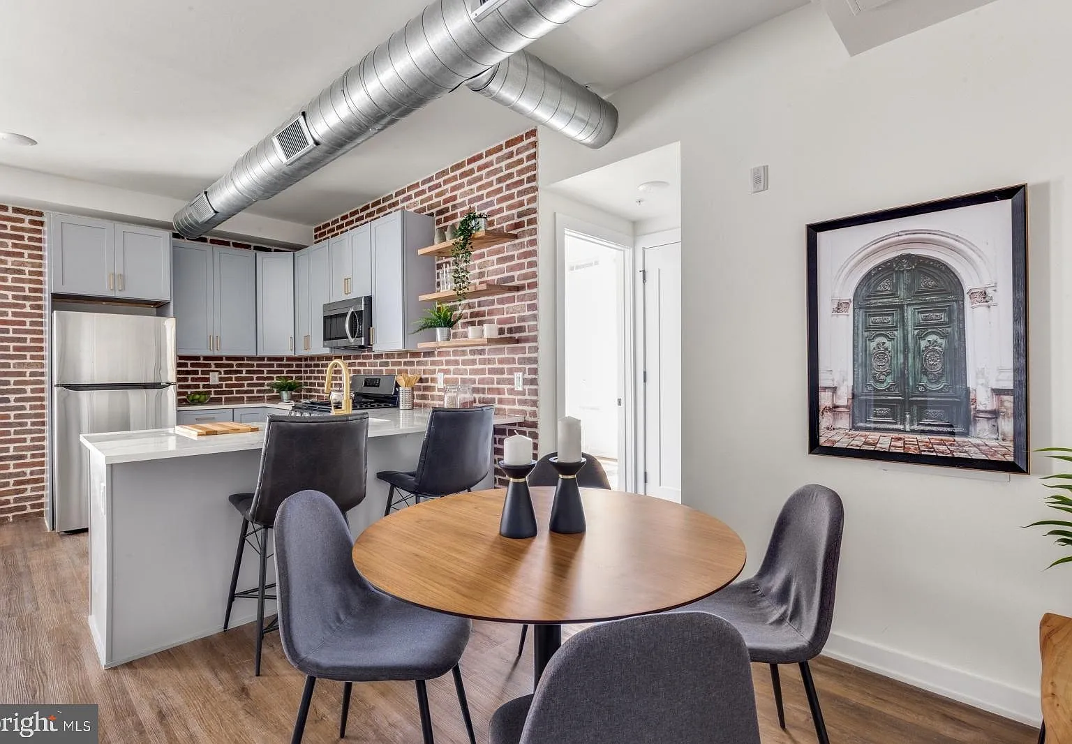 1 bed, 1.0 bath, 600 sqft, $1,581 — Photo 2