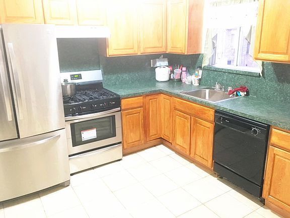4th image of 60 Lyceum Ct