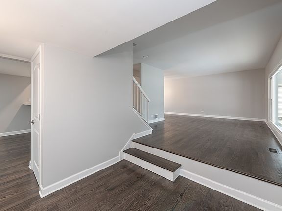 2nd image of 1042 Tamarack Ln