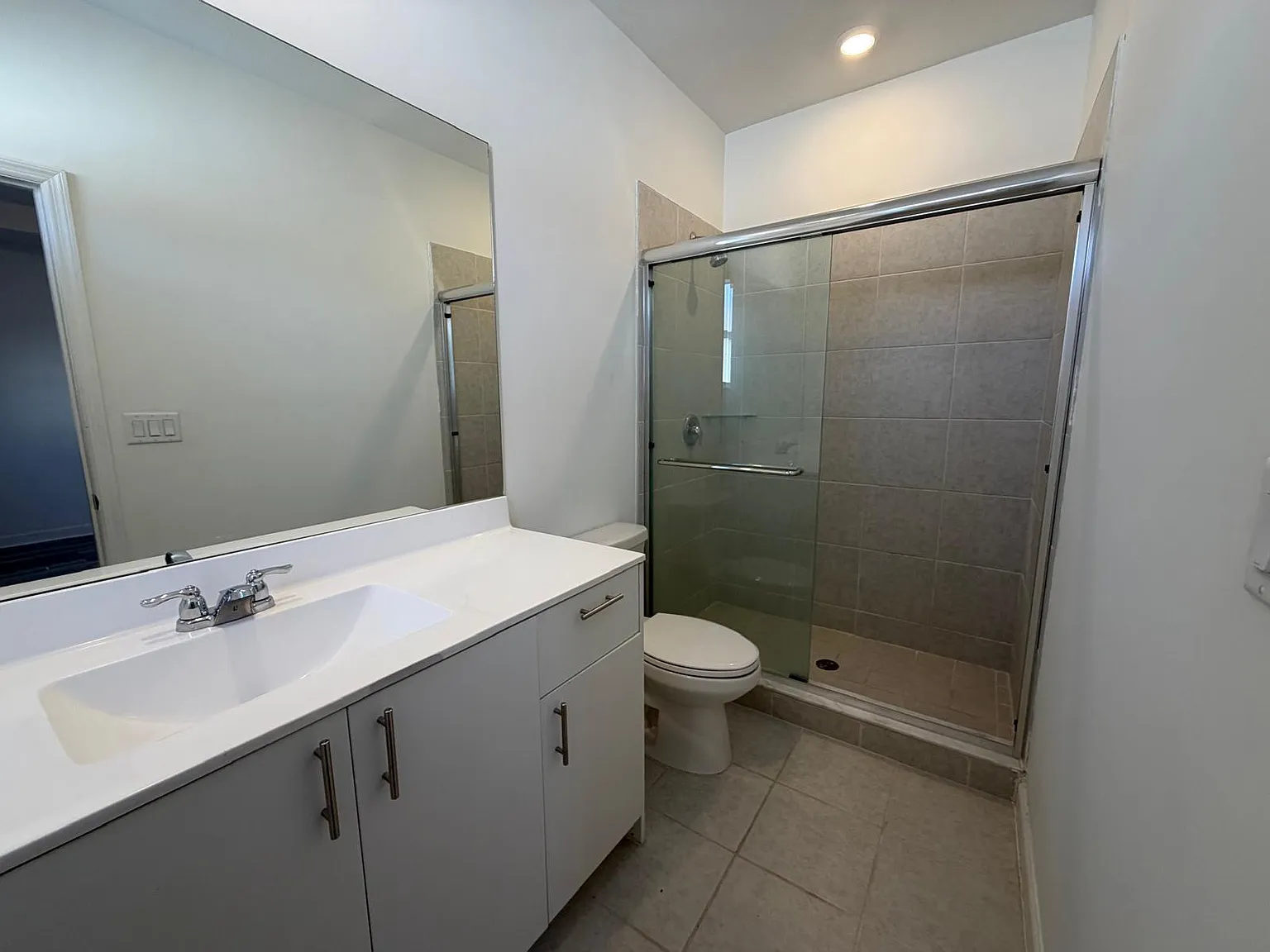 3 bed, 2.5 bath, 1612 sqft, $3,200 — Photo 3
